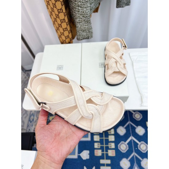 Toteme Shoes Collection
Women 35-40