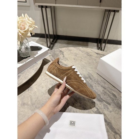 Toteme Shoes Collection
Women 35-40