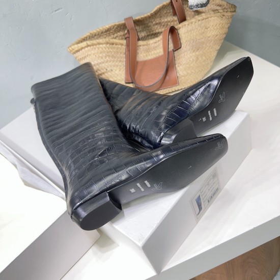 Toteme Shoes Collection
Women 35-40
