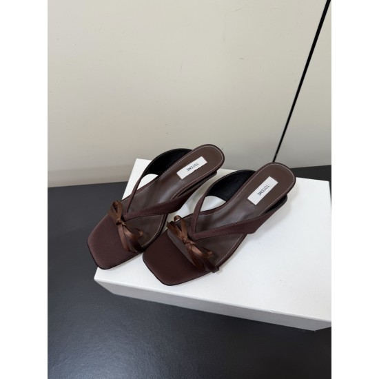 Toteme Shoes Collection
Women 35-40