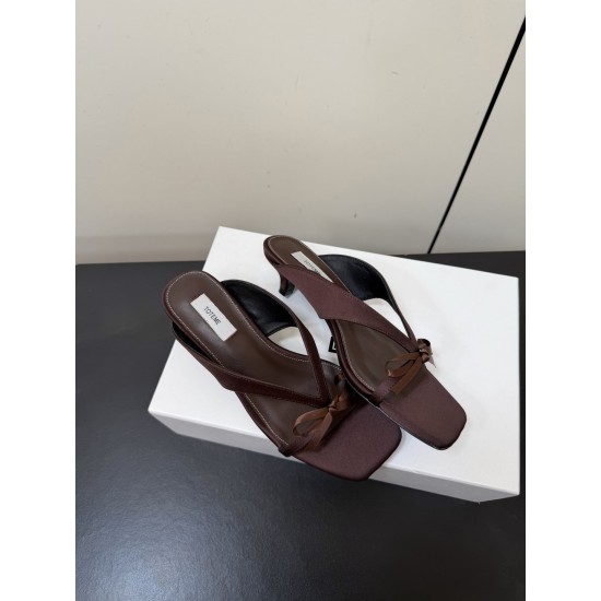 Toteme Shoes Collection
Women 35-40