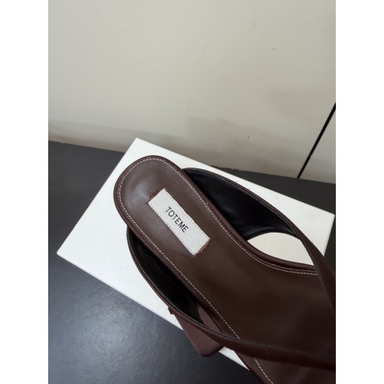 Toteme Shoes Collection
Women 35-40