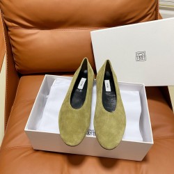 Toteme Shoes Collection
Women 35-40