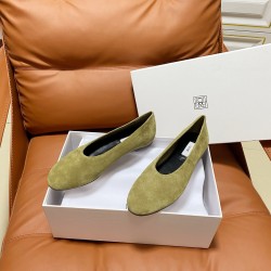 Toteme Shoes Collection
Women 35-40