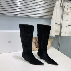 Toteme Shoes Collection
Women 35-40