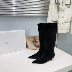 Toteme Shoes Collection
Women 35-40