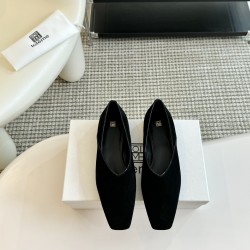 Toteme Shoes Collection
Women 35-40