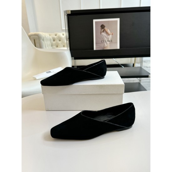 Toteme Shoes Collection
Women 35-40