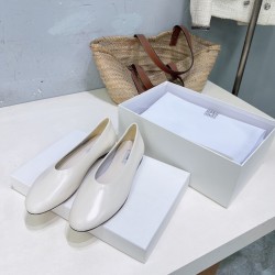 Toteme Shoes Collection
Women 35-40