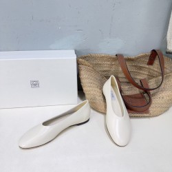 Toteme Shoes Collection
Women 35-40