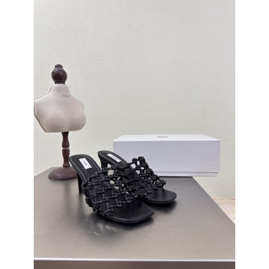Toteme Shoes Collection
Women 35-40