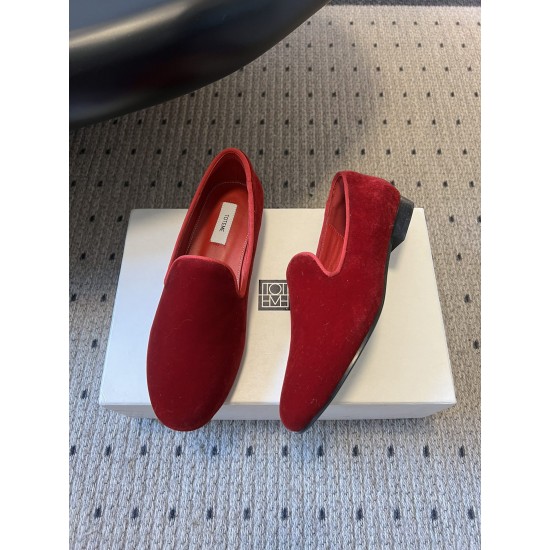 Toteme Shoes Collection
Women 35-40