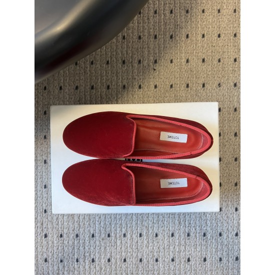 Toteme Shoes Collection
Women 35-40