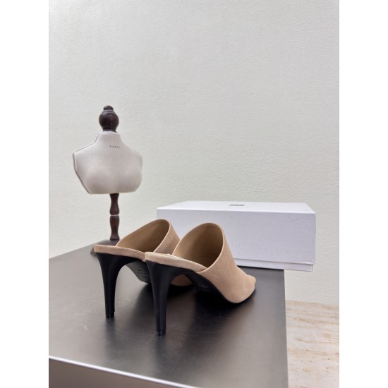 Toteme Shoes Collection
Women 35-40