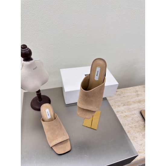 Toteme Shoes Collection
Women 35-40