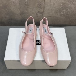 Toteme Shoes Collection
Women 35-40