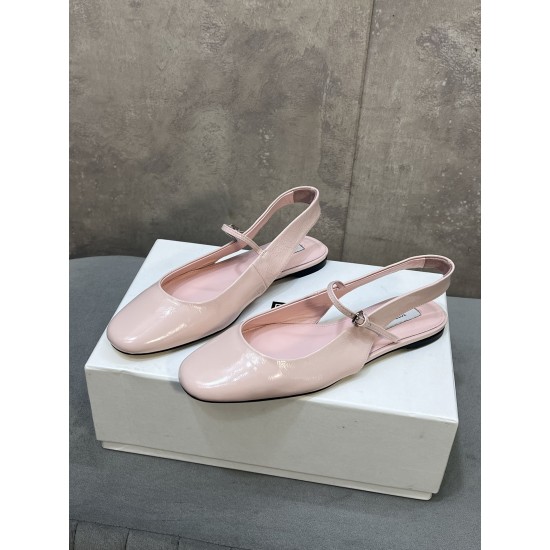 Toteme Shoes Collection
Women 35-40