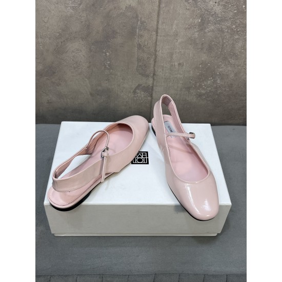 Toteme Shoes Collection
Women 35-40