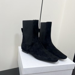 Toteme Shoes Collection
Women 35-40