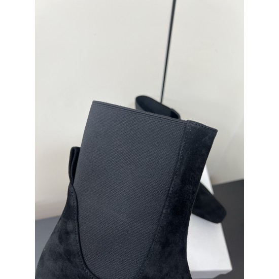 Toteme Shoes Collection
Women 35-40
