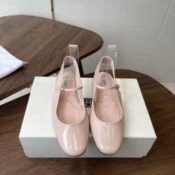 Toteme Shoes Collection
Women 35-40