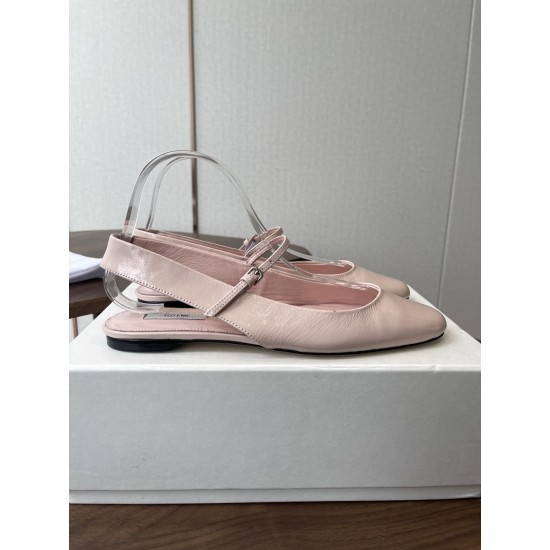 Toteme Shoes Collection
Women 35-40