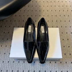 Toteme Shoes Collection
Women 35-40