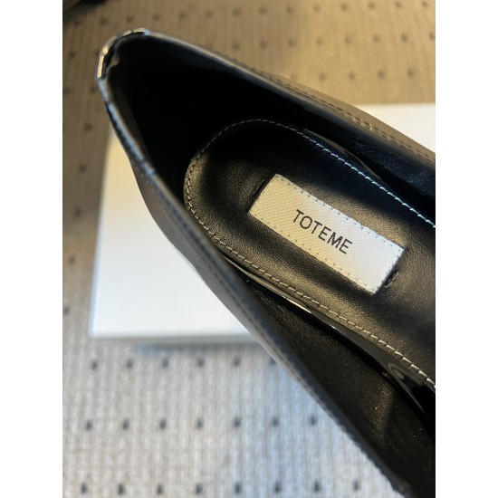 Toteme Shoes Collection
Women 35-40