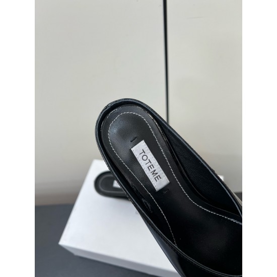 Toteme Shoes Collection
Women 35-40