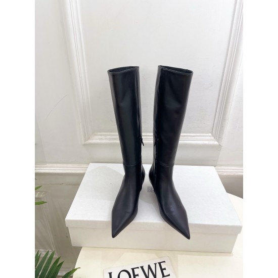 Toteme Shoes Collection
Women 35-40