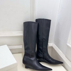 Toteme Shoes Collection
Women 35-40