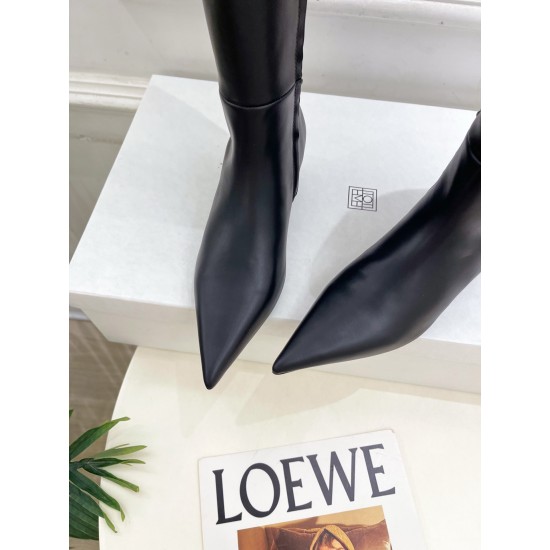Toteme Shoes Collection
Women 35-40
