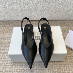 Toteme Shoes Collection
Women 35-40