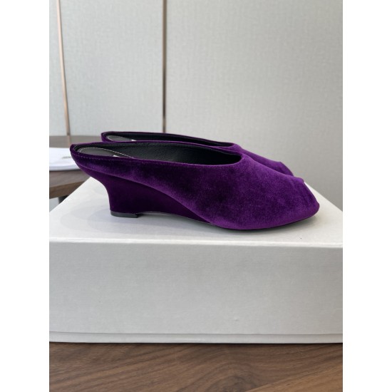 Toteme Slippers