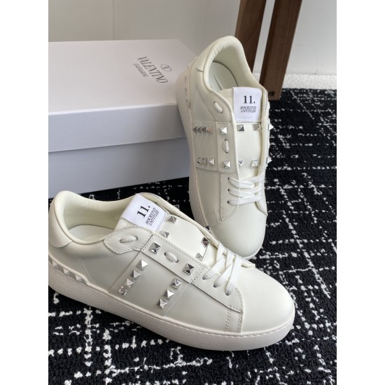 Valentino Shoes Top Quality
Women size 35-41
Men size 39-45