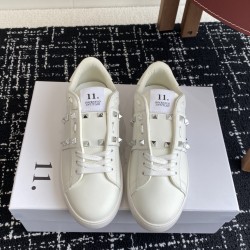 Valentino Shoes Top Quality
Women size 35-41
Men size 39-45