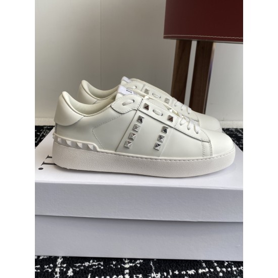 Valentino Shoes Top Quality
Women size 35-41
Men size 39-45