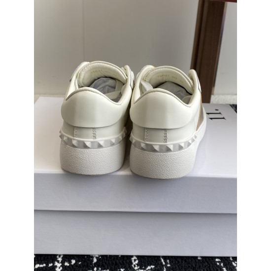 Valentino Shoes Top Quality
Women size 35-41
Men size 39-45