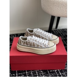 Valentino Shoes Top Quality
Women size 35-41
Men size 39-45