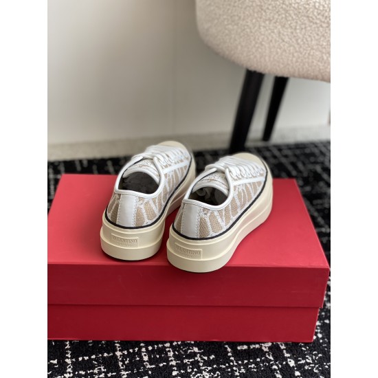 Valentino Shoes Top Quality
Women size 35-41
Men size 39-45
