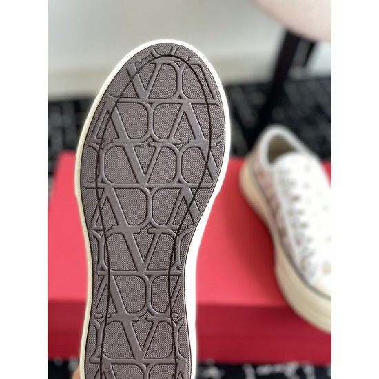 Valentino Shoes Top Quality
Women size 35-41
Men size 39-45