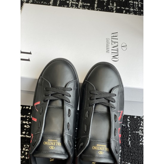 Valentino Shoes Top Quality
Women size 35-41
Men size 39-45