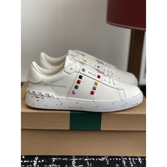 Valentino Shoes Top Quality
Women size 35-41
Men size 39-45