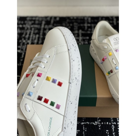 Valentino Shoes Top Quality
Women size 35-41
Men size 39-45