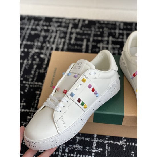 Valentino Shoes Top Quality
Women size 35-41
Men size 39-45
