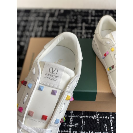 Valentino Shoes Top Quality
Women size 35-41
Men size 39-45