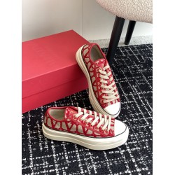 Valentino Shoes Top Quality
Women size 35-41
Men size 39-45
