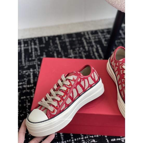 Valentino Shoes Top Quality
Women size 35-41
Men size 39-45