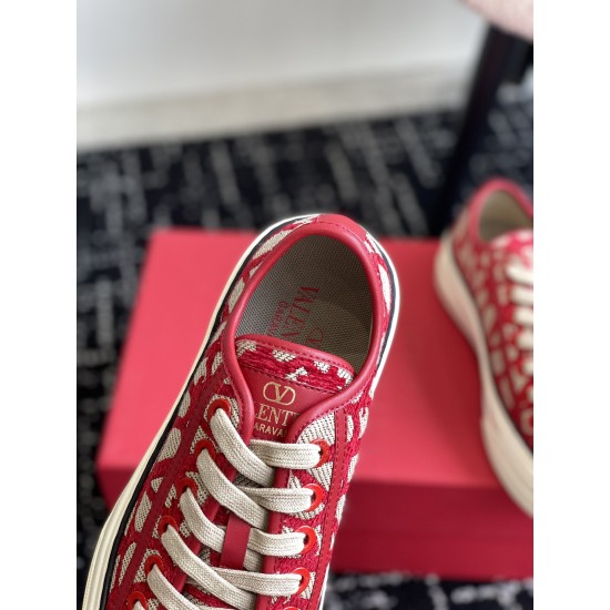 Valentino Shoes Top Quality
Women size 35-41
Men size 39-45