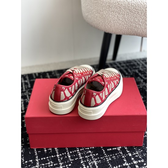 Valentino Shoes Top Quality
Women size 35-41
Men size 39-45